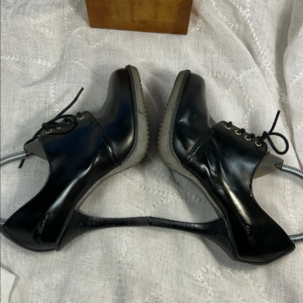 Dr Martens almost NEW leather lace up heels